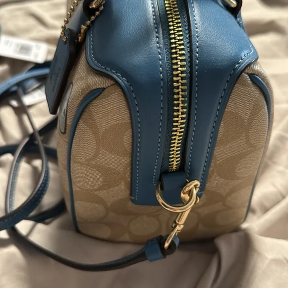 Coach PAC Man Exclusive Handbag / Crossbody with Pac-Man coin accessory pouch - Picture 6 of 13